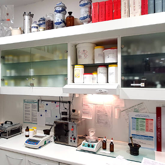 Farmacia La Torraccia Roma - reparti - laboratorio galenico